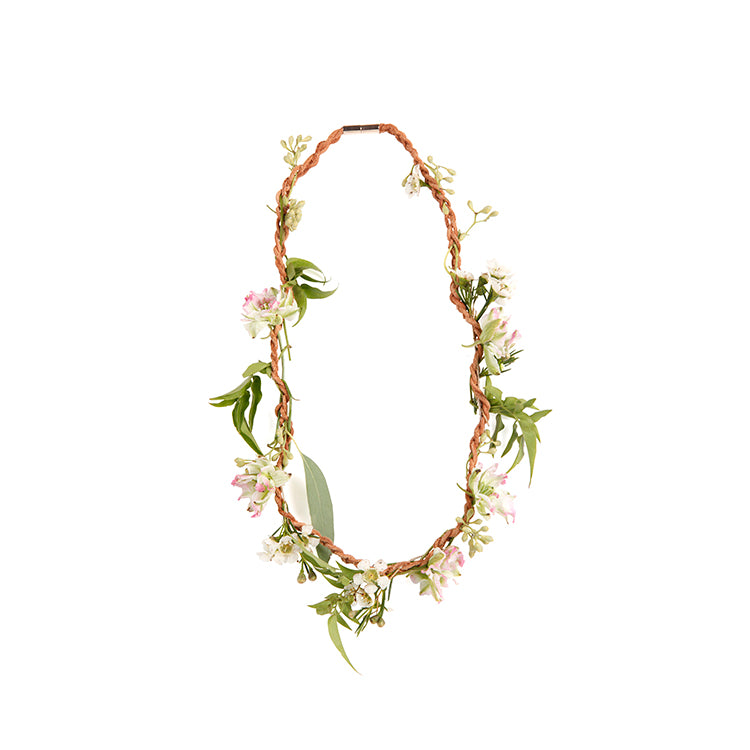 Fresh flower necklace made with the Kikkerland Huckleberry kit